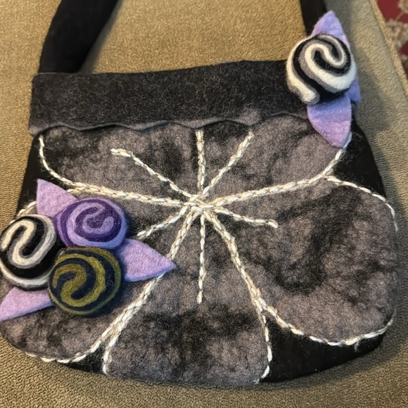 Rising Tide Felt Floral Design Black Grey Purple Purse Shoulder Bag (TD) - Picture 2 of 6